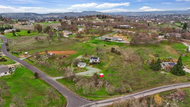 5090 Cox Dr, Valley Springs, CA 95252