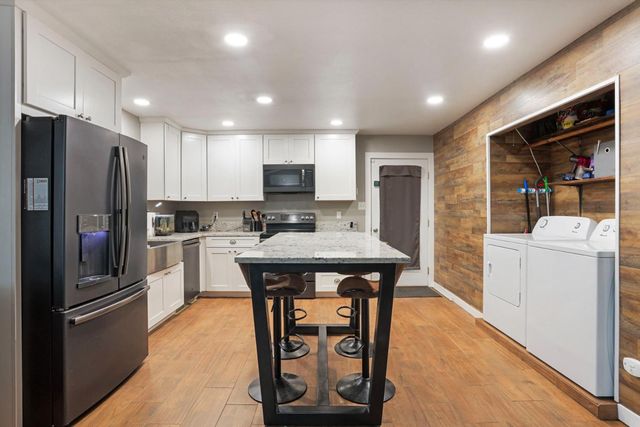 5090 Cox Dr, Valley Springs, CA 95252