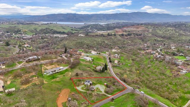 5090 Cox Dr, Valley Springs, CA 95252