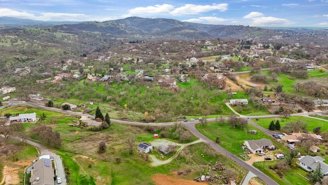 5090 Cox Dr, Valley Springs, CA 95252