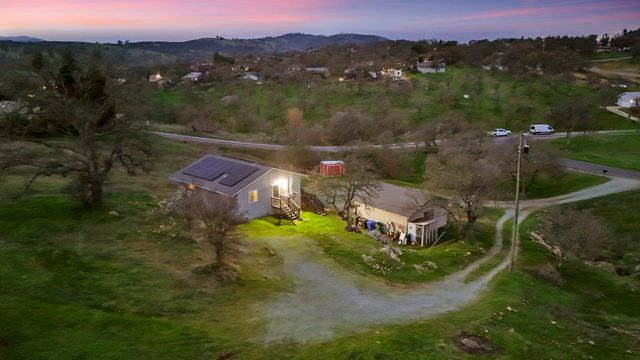 5090 Cox Dr, Valley Springs, CA 95252