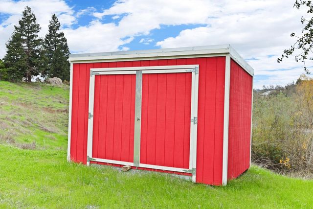 5090 Cox Dr, Valley Springs, CA 95252