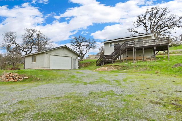 5090 Cox Dr, Valley Springs, CA 95252