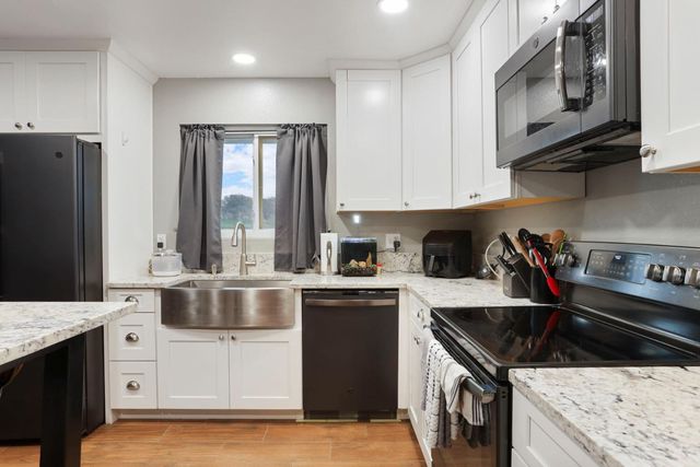 5090 Cox Dr, Valley Springs, CA 95252