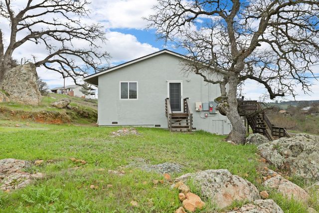 5090 Cox Dr, Valley Springs, CA 95252