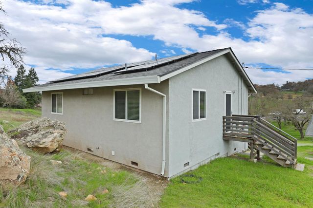 5090 Cox Dr, Valley Springs, CA 95252