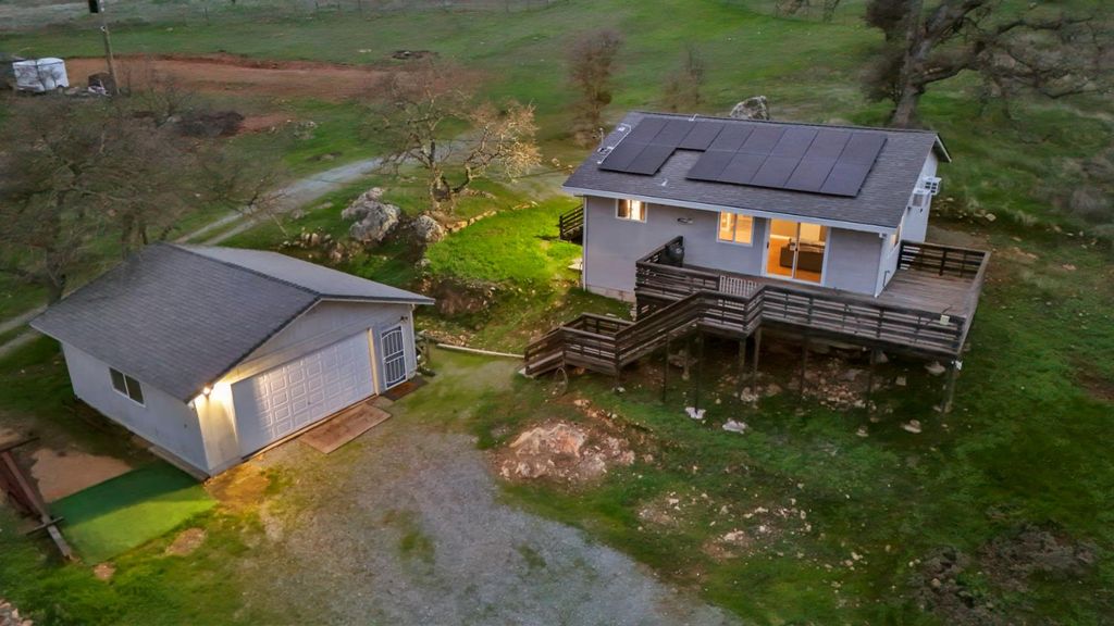 5090 Cox Dr, Valley Springs, CA 95252