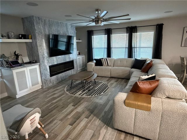 7758 Meng Court, Las Vegas, NV 89113