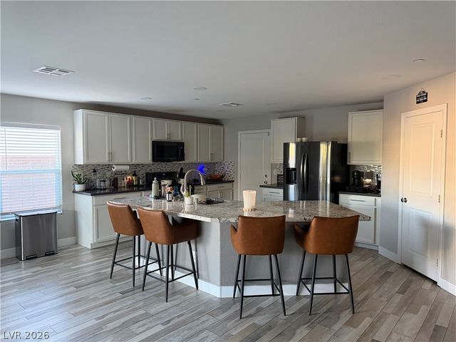 7758 Meng Court, Las Vegas, NV 89113