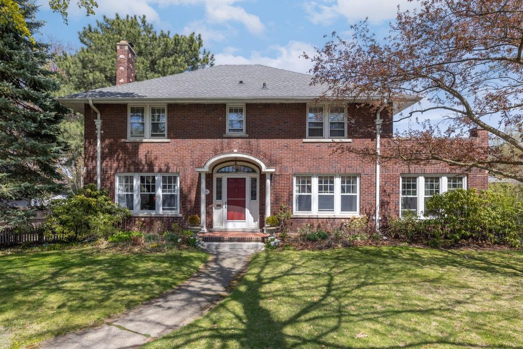 274 Kerby Road, Grosse Pointe Farms, MI 48236