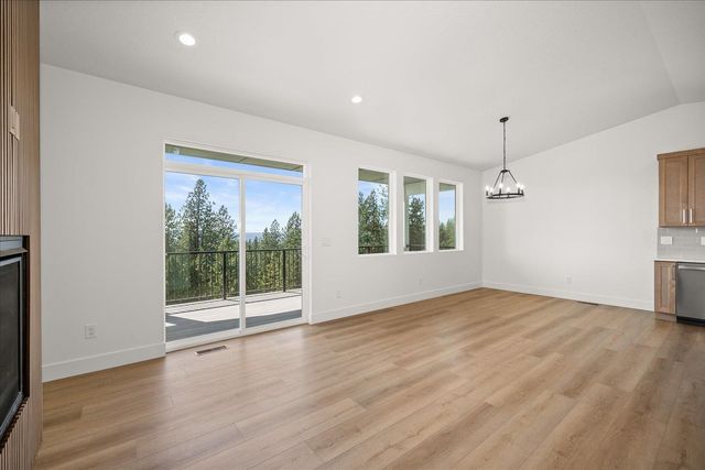 4233 W Tolliver Ct, Spokane, WA 99208