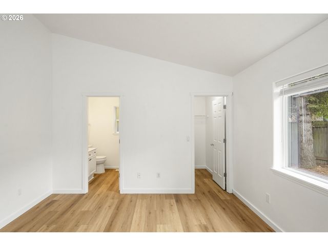 915 Ne MARINERS Loop, Portland, OR 97211
