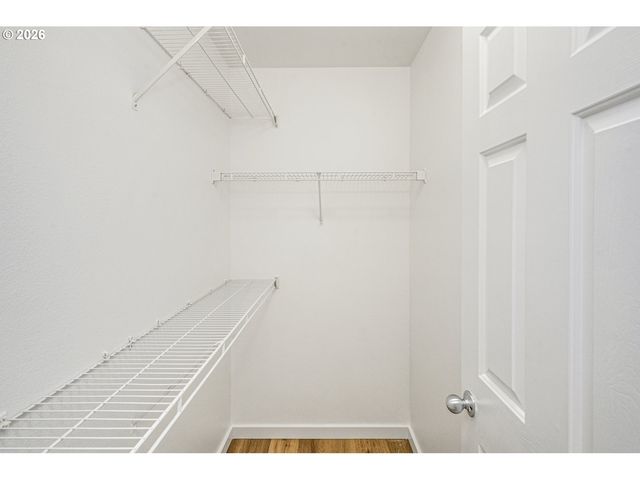 915 Ne MARINERS Loop, Portland, OR 97211