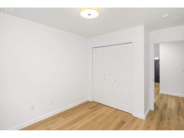 915 Ne MARINERS Loop, Portland, OR 97211
