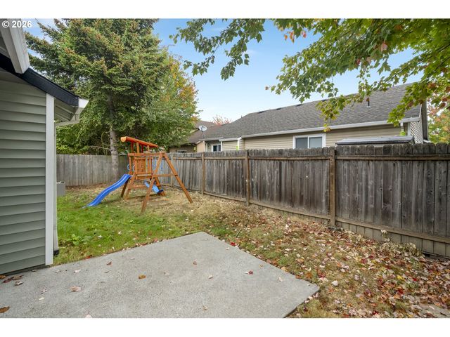 915 Ne MARINERS Loop, Portland, OR 97211