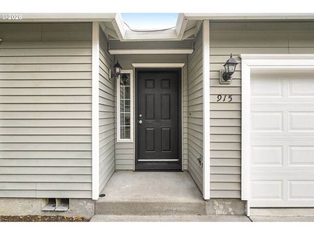 915 Ne MARINERS Loop, Portland, OR 97211
