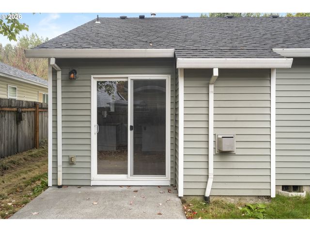 915 Ne MARINERS Loop, Portland, OR 97211