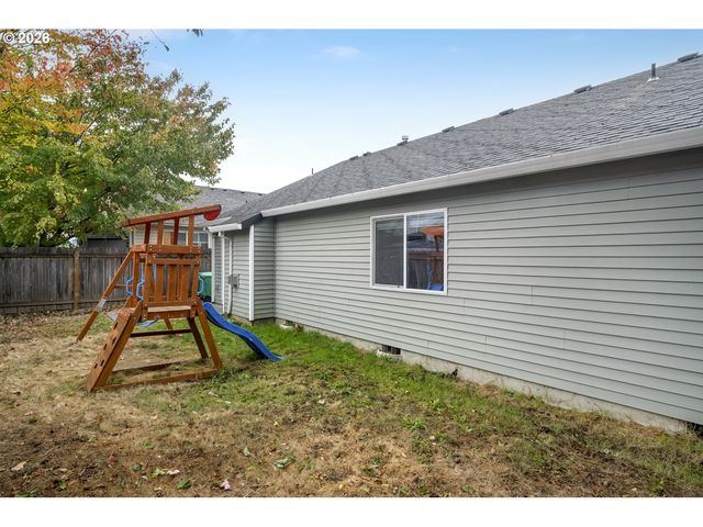 915 Ne MARINERS Loop, Portland, OR 97211