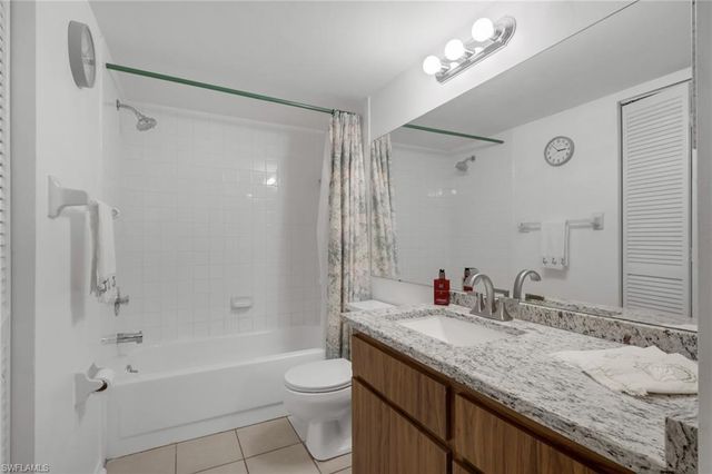 1025 Foxfire LN # 110, Naples, FL 34104