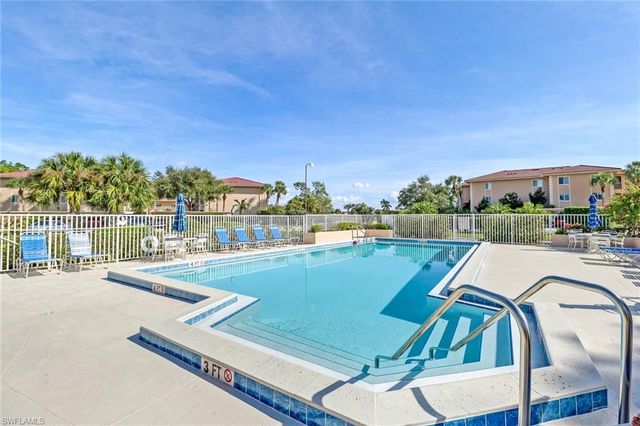 1025 Foxfire LN # 110, Naples, FL 34104