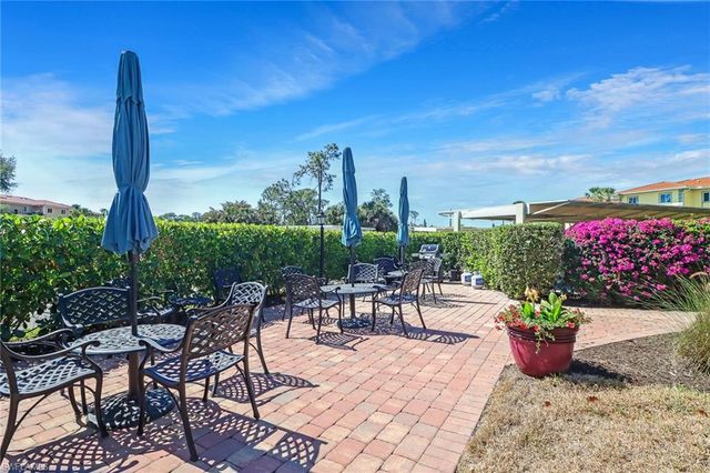 1025 Foxfire LN # 110, Naples, FL 34104