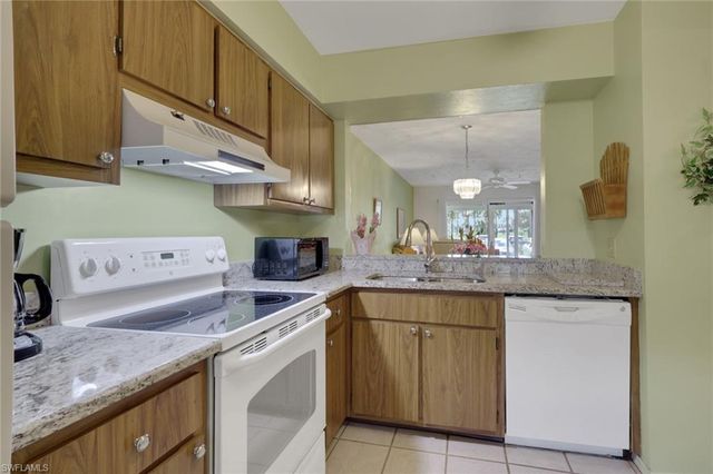 1025 Foxfire LN # 110, Naples, FL 34104