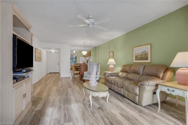 1025 Foxfire LN # 110, Naples, FL 34104