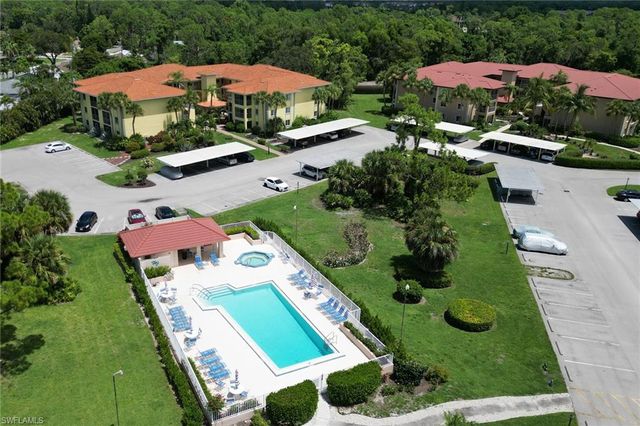 1025 Foxfire LN # 110, Naples, FL 34104