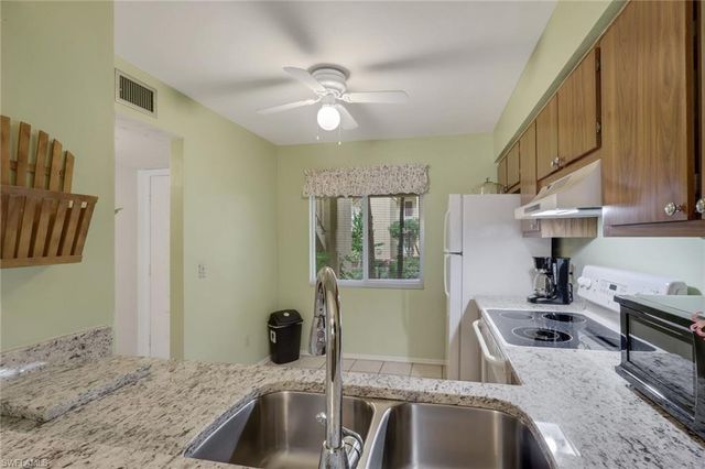 1025 Foxfire LN # 110, Naples, FL 34104