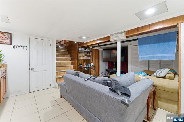 407 3rd Avenue, Newark, NJ 07107