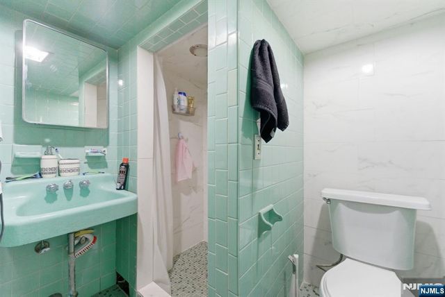 407 3rd Avenue, Newark, NJ 07107