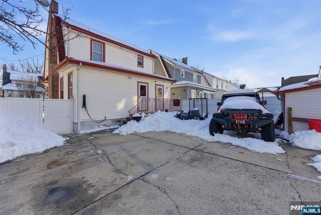 407 3rd Avenue, Newark, NJ 07107