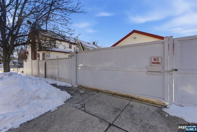 407 3rd Avenue, Newark, NJ 07107