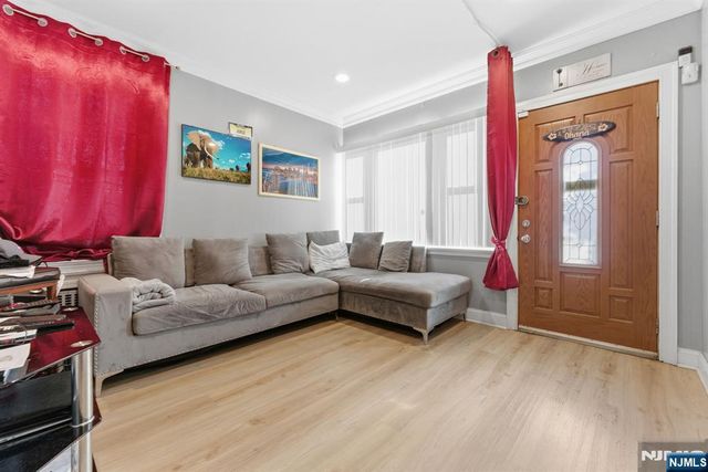 407 3rd Avenue, Newark, NJ 07107