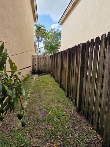 1889 SE 14th St, Homestead, FL 33035