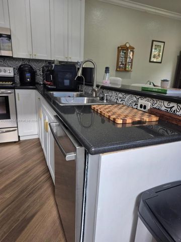 1889 SE 14th St, Homestead, FL 33035