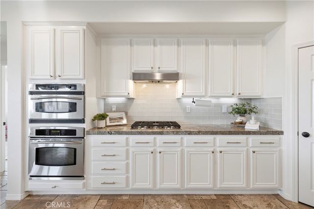 29207 Avenida Avila, Valencia, CA 91354