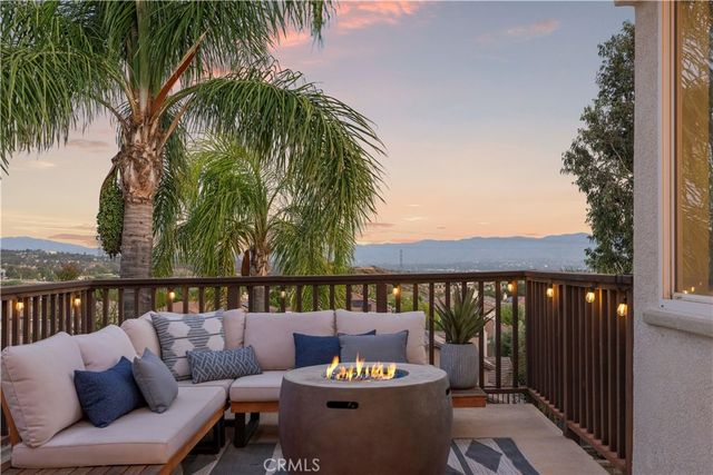 29207 Avenida Avila, Valencia, CA 91354