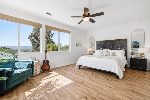 29207 Avenida Avila, Valencia, CA 91354