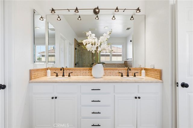 29207 Avenida Avila, Valencia, CA 91354