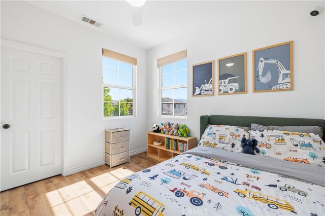 29207 Avenida Avila, Valencia, CA 91354