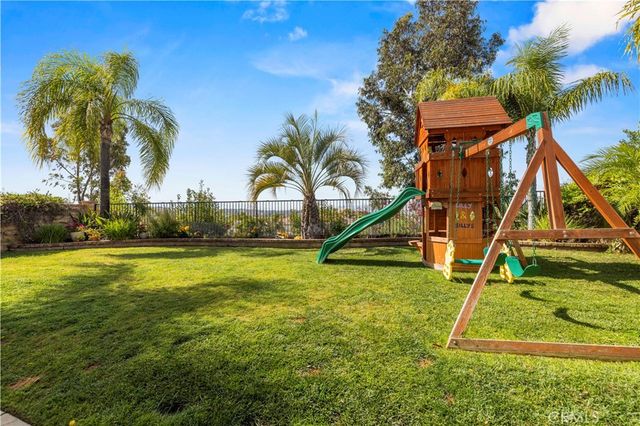 29207 Avenida Avila, Valencia, CA 91354