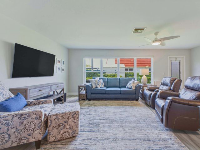 5800 W Fernley Dr W W 9, Greenacres, FL 33415