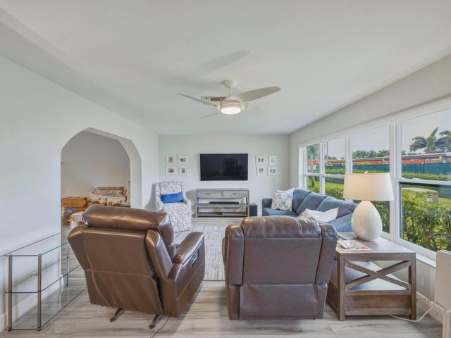 5800 W Fernley Dr W W 9, Greenacres, FL 33415