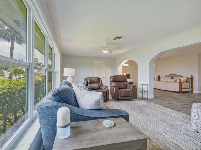 5800 W Fernley Dr W W 9, Greenacres, FL 33415