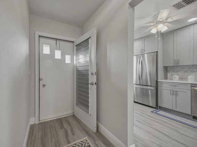 5800 W Fernley Dr W W 9, Greenacres, FL 33415