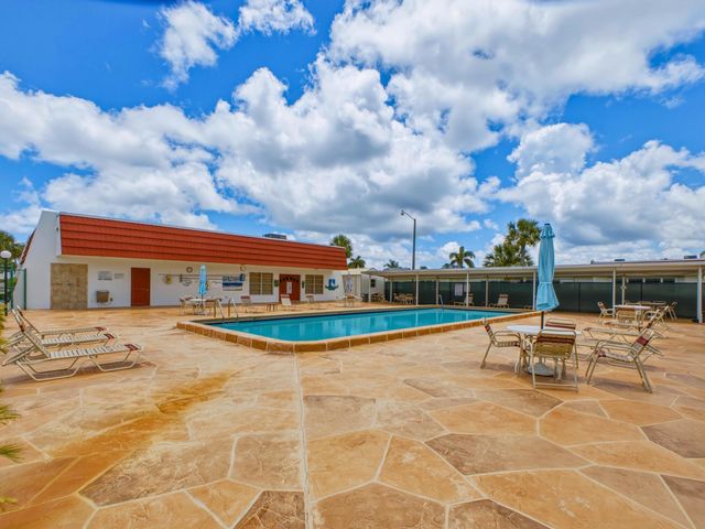 5800 W Fernley Dr W W 9, Greenacres, FL 33415