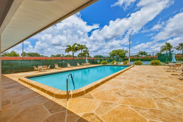 5800 W Fernley Dr W W 9, Greenacres, FL 33415