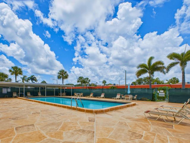 5800 W Fernley Dr W W 9, Greenacres, FL 33415