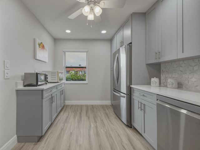 5800 W Fernley Dr W W 9, Greenacres, FL 33415